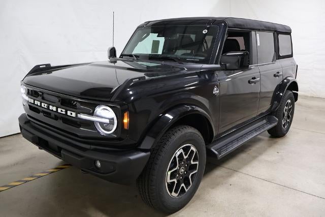 2026 Ford Bronco Outer Banks in Shadow Black — front three-quarter view