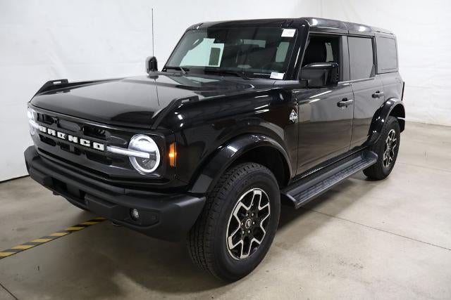 2026 Ford Bronco Outer Banks in Shadow Black — front three-quarter view