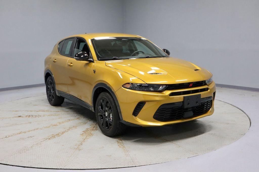 2024 Dodge Hornet R/T in Acapulco Gold — front three-quarter view