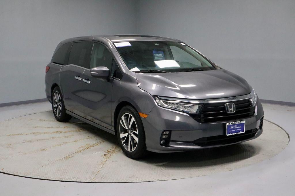 2024 Honda Odyssey Touring Auto in Modern Steel Metallic — front three-quarter view