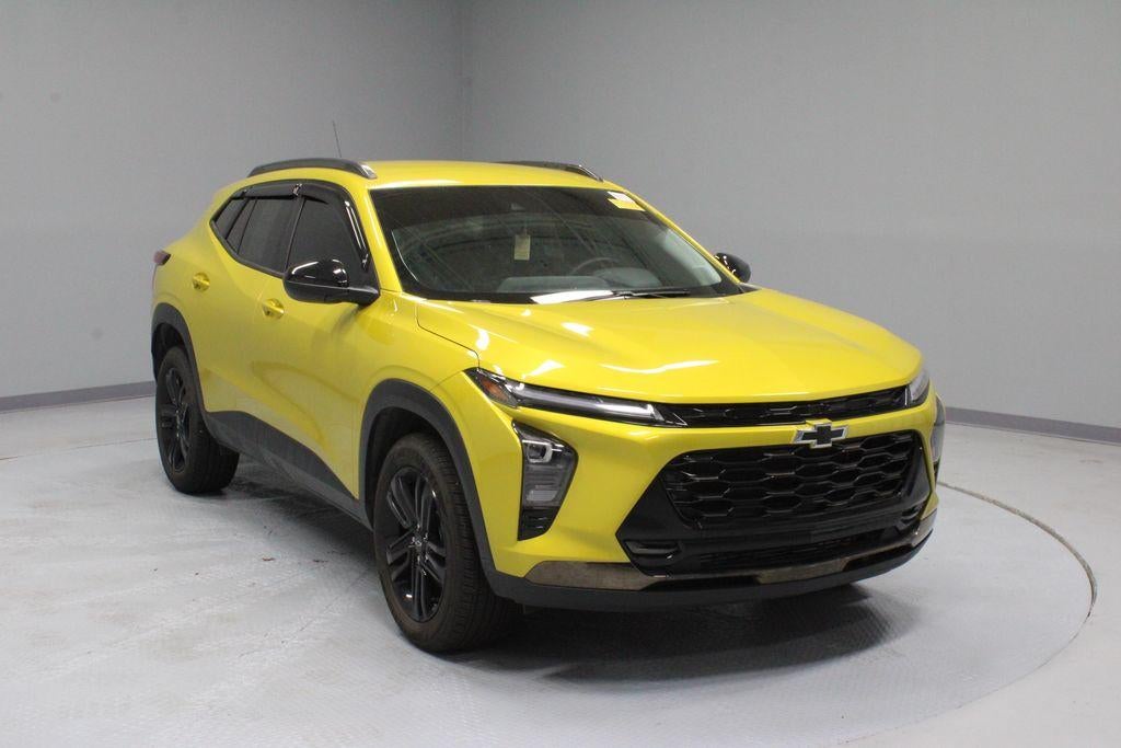 2025 Chevrolet Trax FWD 4dr ACTIV in Nitro Yellow Metallic — front three-quarter view