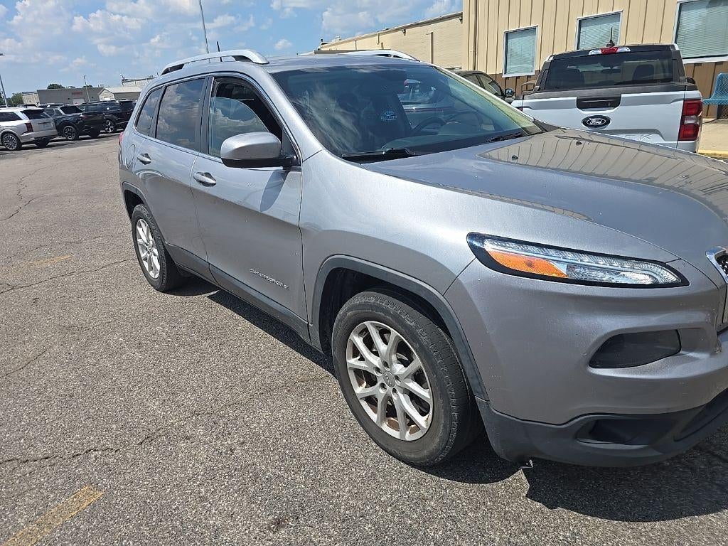 2017 Jeep Cherokee Latitude in Billet Silver Metallic Clearcoat — front three-quarter view