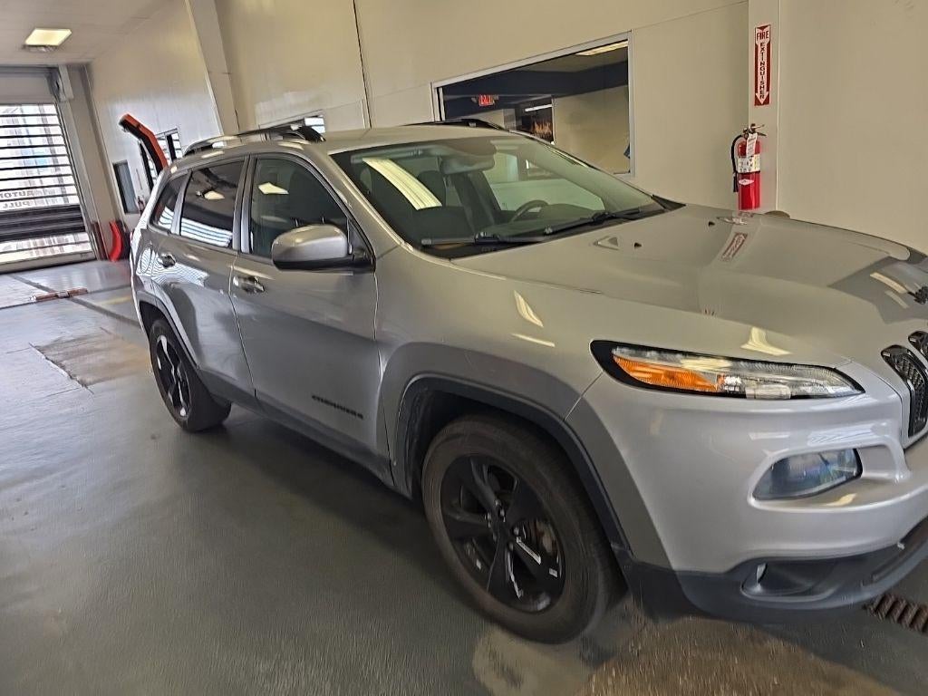 2016 Jeep Cherokee Latitude in Billet Silver Metallic Clearcoat — front three-quarter view