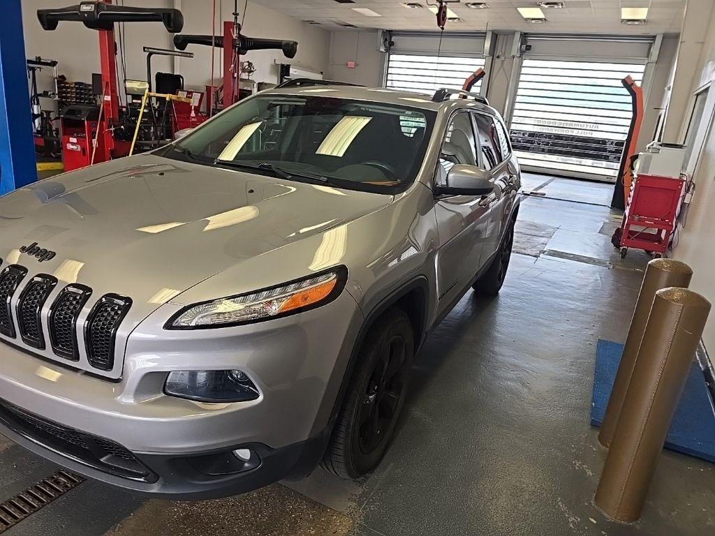 2016 Jeep Cherokee — side profile view