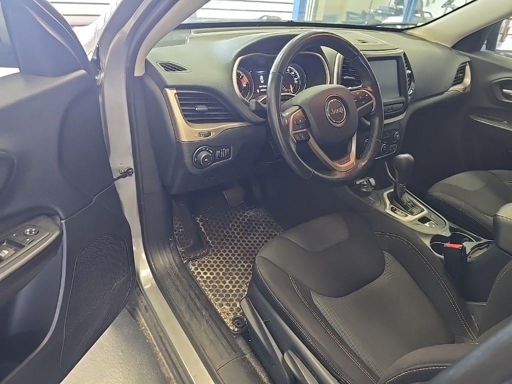 2016 Jeep Cherokee — detail view