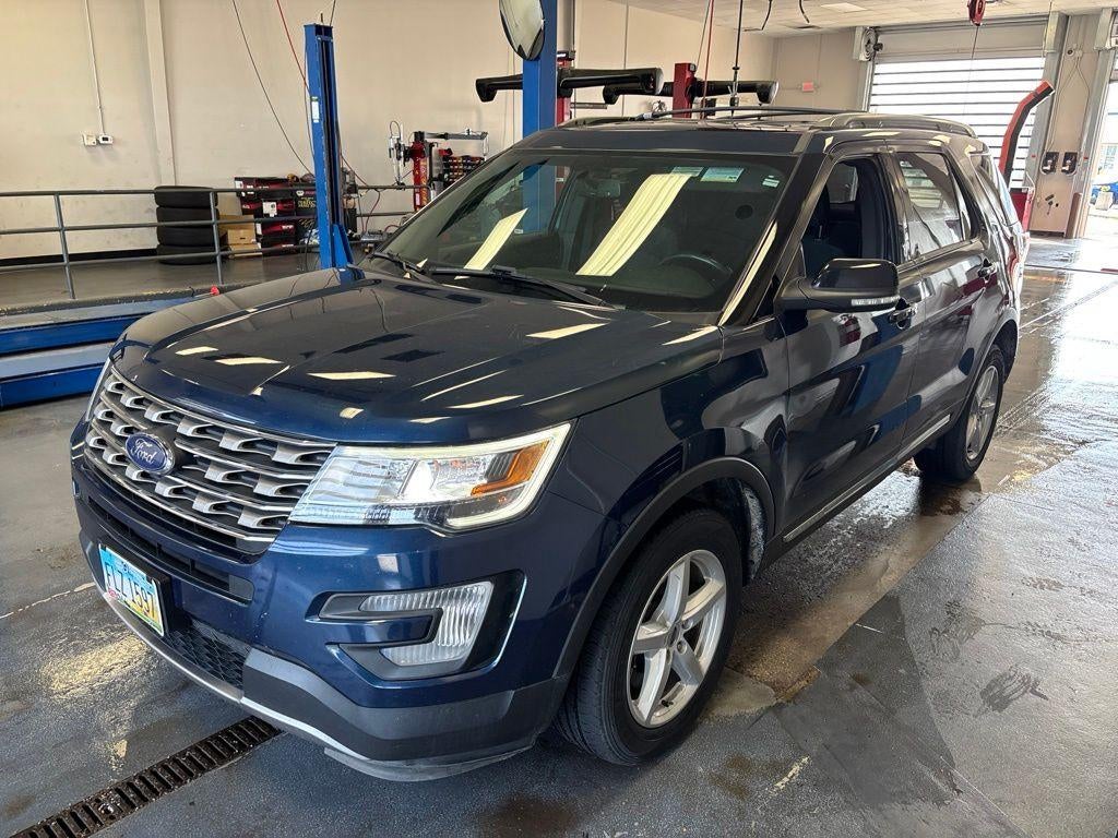 2017 Ford Explorer — side profile view