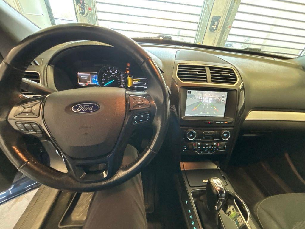 2017 Ford Explorer — detail view