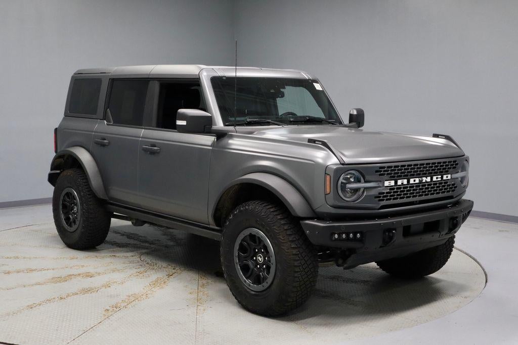 2022 Ford Bronco Badlands in Carbonized Gray Metallic — front three-quarter view