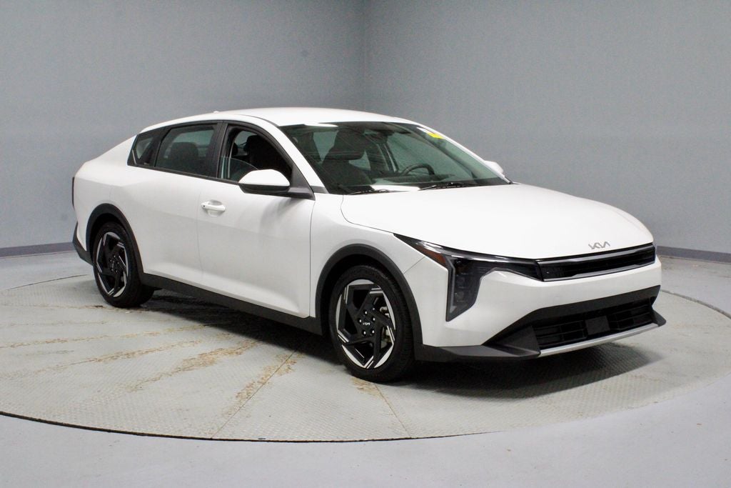 2025 Kia K4 EX in Snow White Pearl — front three-quarter view