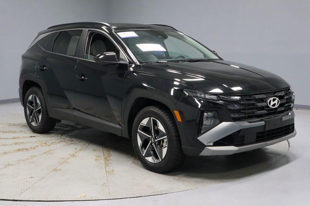 2025 Hyundai TUCSON SEL in Phantom Black — front three-quarter view