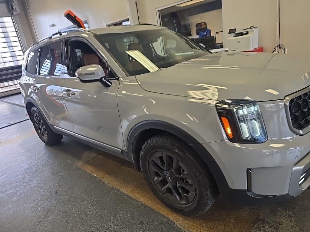 2023 Kia Telluride SX-Prestige X-Pro in Wolf Gray — front three-quarter view