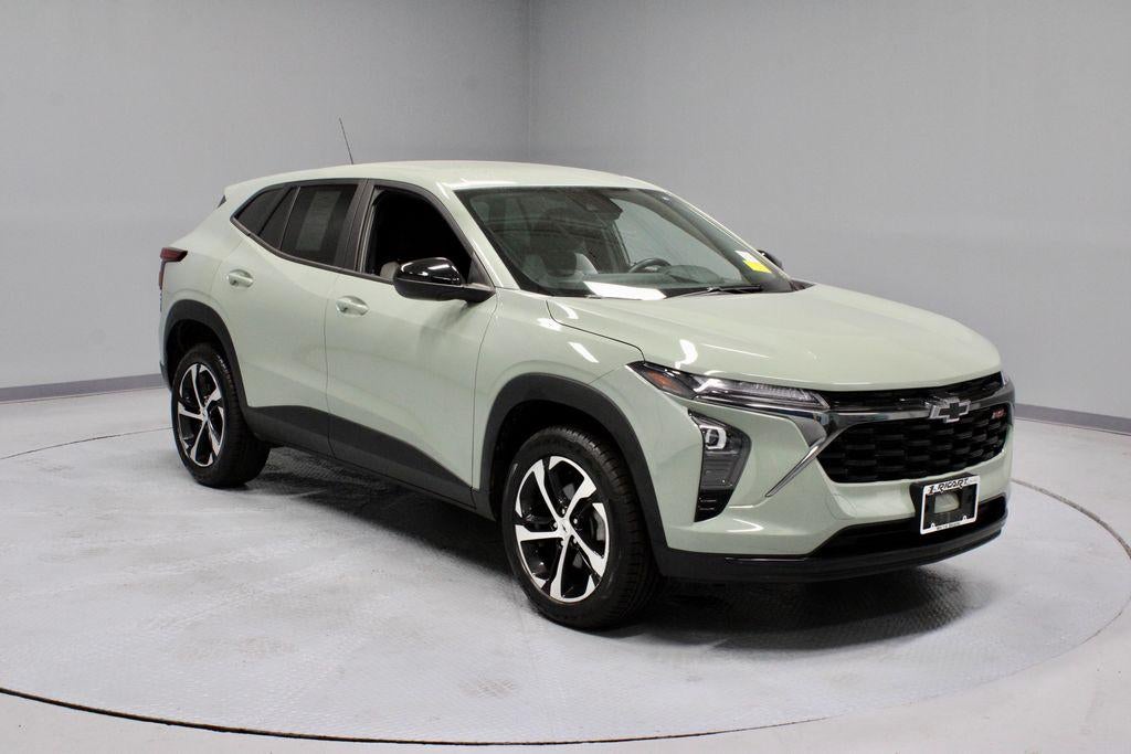 2024 Chevrolet Trax 1RS in Cacti Green — front three-quarter view