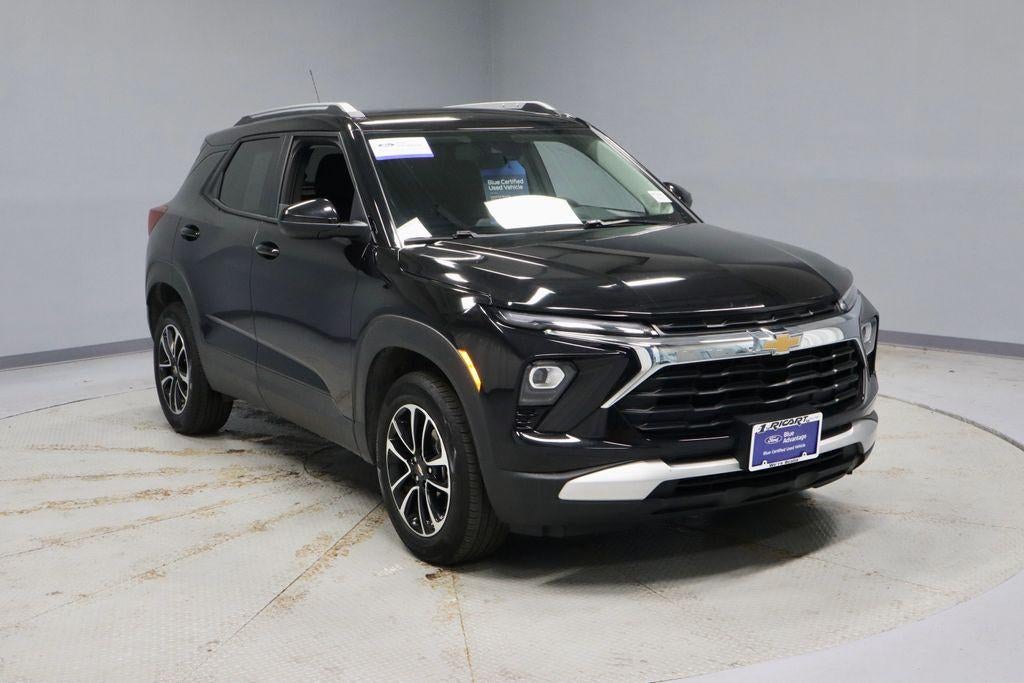 2025 Chevrolet Trailblazer LT in Mosaic Black Metallic — front three-quarter view