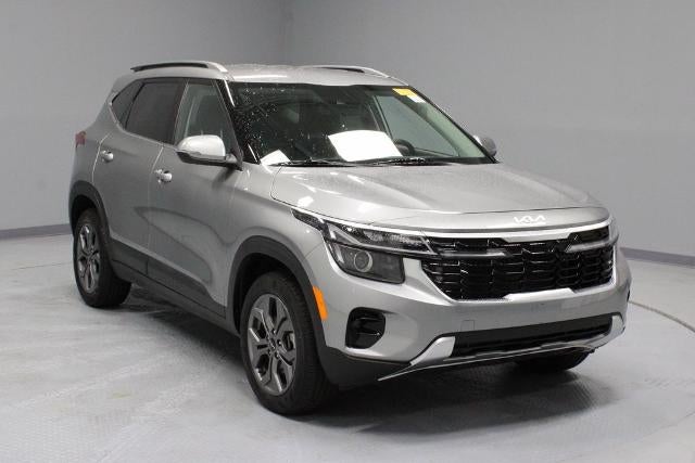 2024 Kia Seltos S in Steel Gray — front three-quarter view