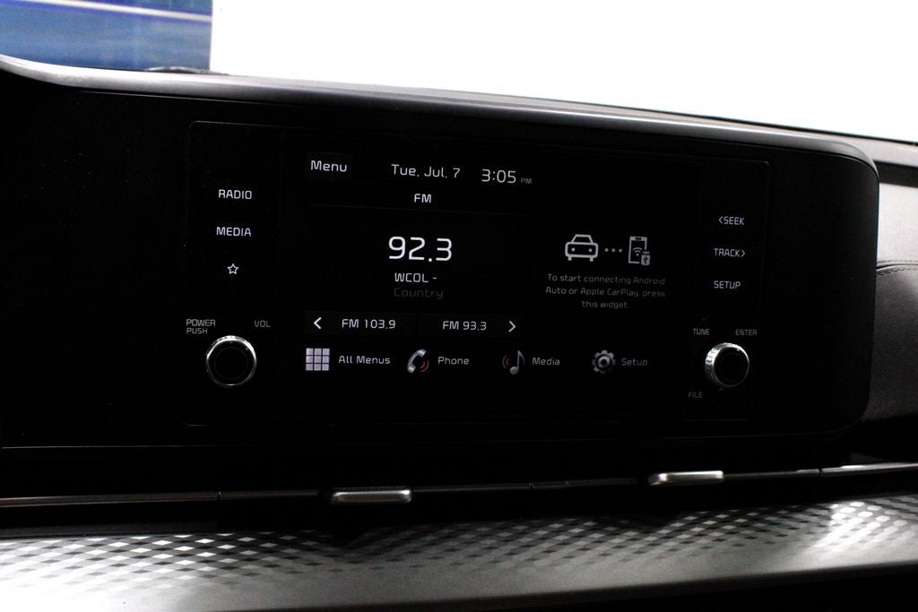 2023 Kia Carnival — rear three-quarter view