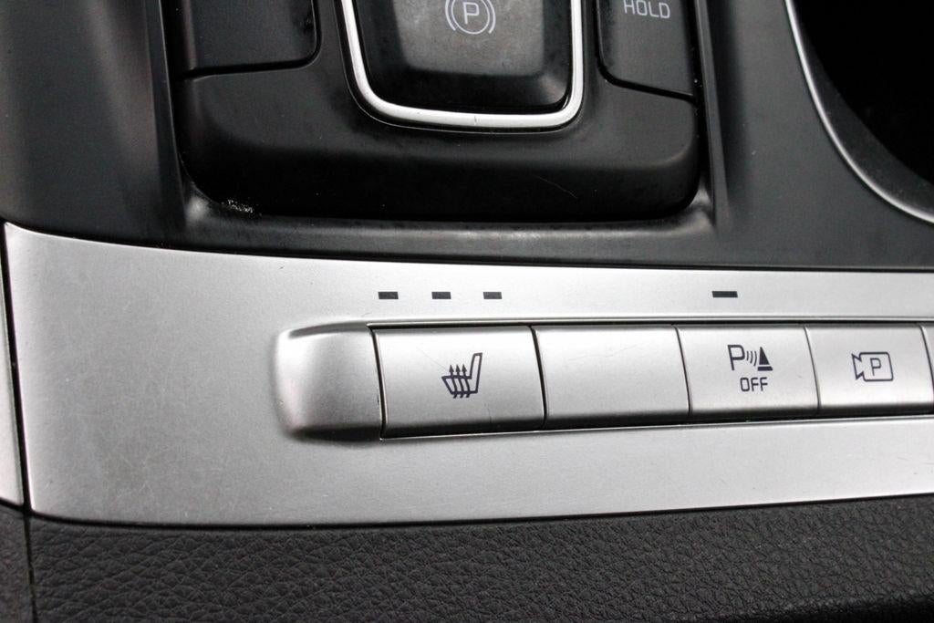 2023 Kia Carnival — interior view